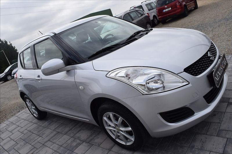 Suzuki Swift 1,2 i 69KW 4X4 ALU KLIMA - fotka 4 z 46