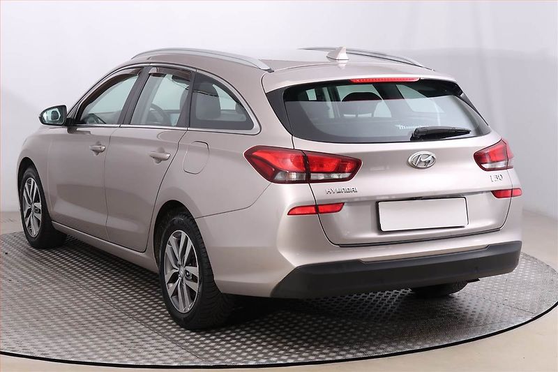 Hyundai i30 (2019) Style 1.4 T-GDI, Automat - fotka 4 z 19