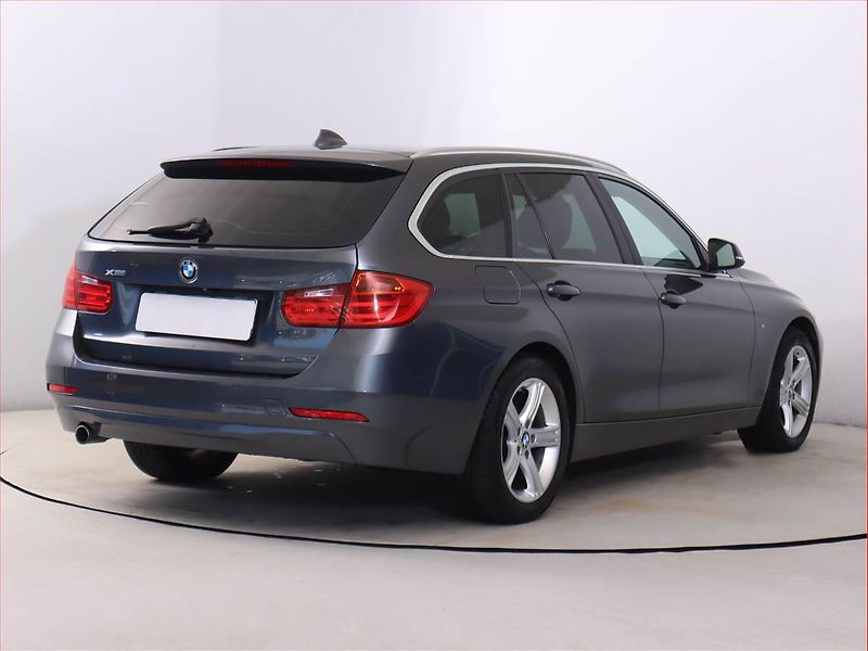 BMW Řada 3 (2015) 320 d xDrive, 4X4, Automat - fotka 5 z 21