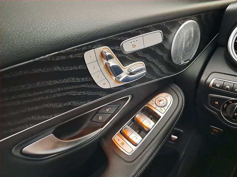 Mercedes-Benz GLC (2016) AMG line 250 d - fotka 20 z 21
