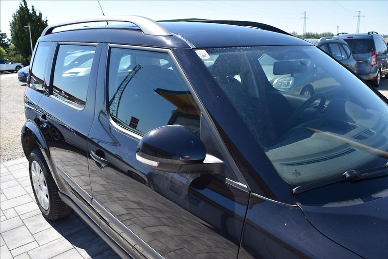 Škoda Yeti 1,2 TSI 77KW NÍZKÉ KM TAŽNÉ - fotka 9 z 47