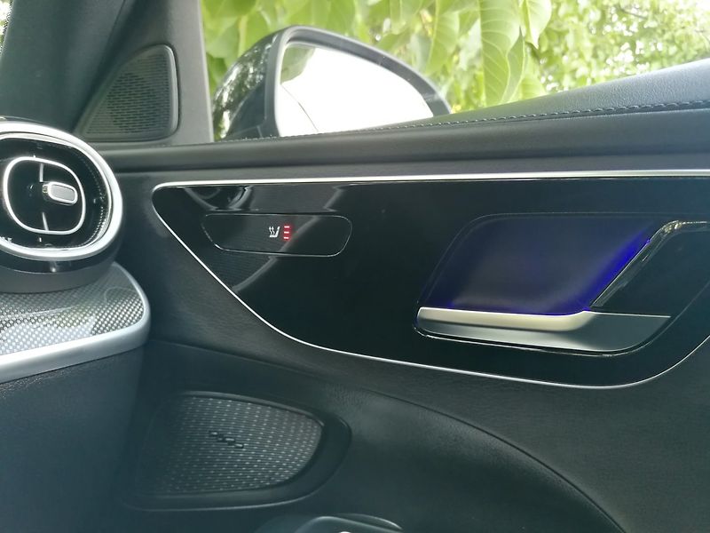 Mercedes-Benz Třídy C (2022) 200 D AMG - fotka 24 z 42