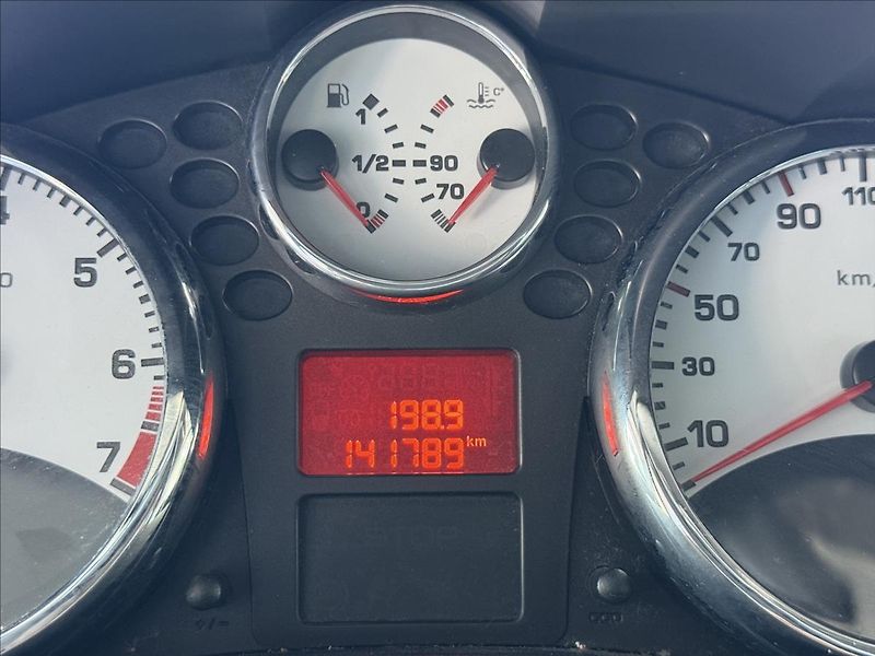 Peugeot 207 1,4   54 kW,HUSKY,SERVISKA - fotka 10 z 20