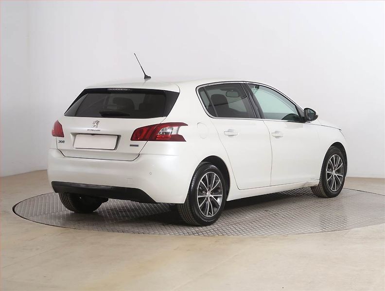 Peugeot 308 (2015) Allure 1.6 BlueHDi, Serv.kniha - fotka 5 z 20