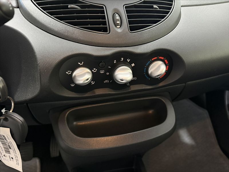 Renault Twingo 1,2   i NOVÁ SPOJKA PO STK - fotka 9 z 15