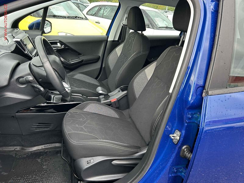 Peugeot 2008 (2019) 1.2PT, 1.maj,ČR - fotka 9 z 16