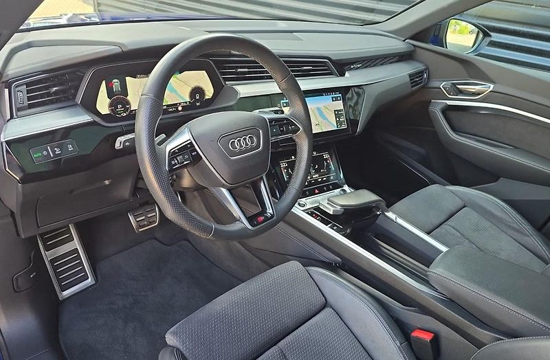 Audi Q8 e-tron 55 Q S-Line 360k Pano Tažné - fotka 16 z 26