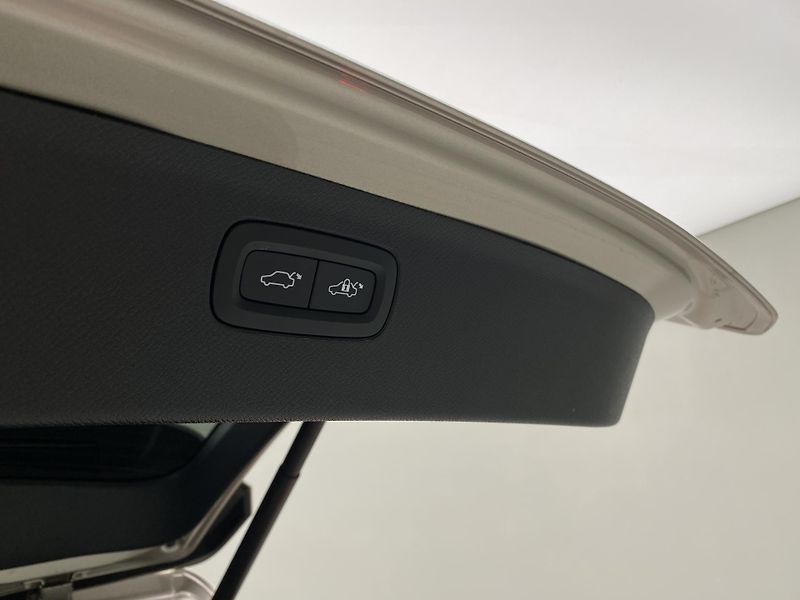 Volvo XC90 B5 AWD BRIGHT PLUS AUT CZ 7m - fotka 36 z 64