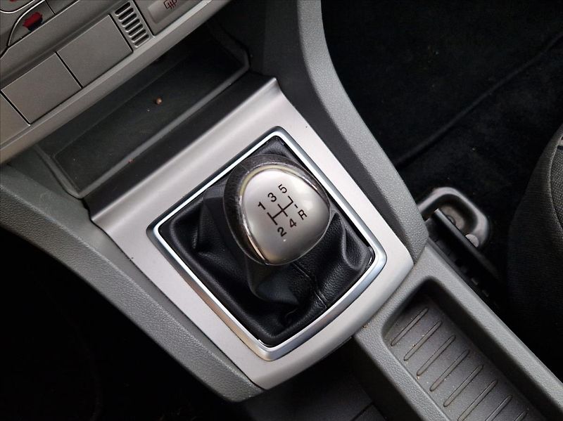 Ford Focus 1,6 TDCi NOVÉTURBO SERVI TAŽNÉ - fotka 27 z 29
