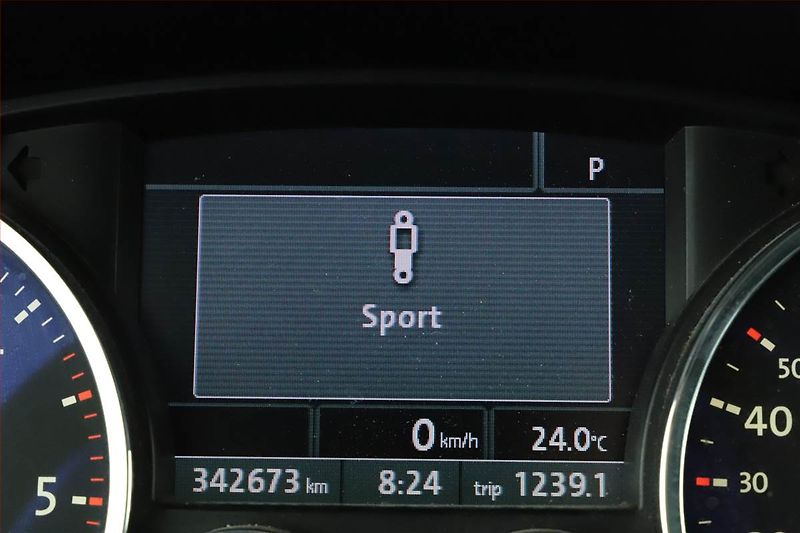 Volkswagen Touareg (2007) 3.0 V6 TDI, 4X4, Automat - fotka 13 z 16