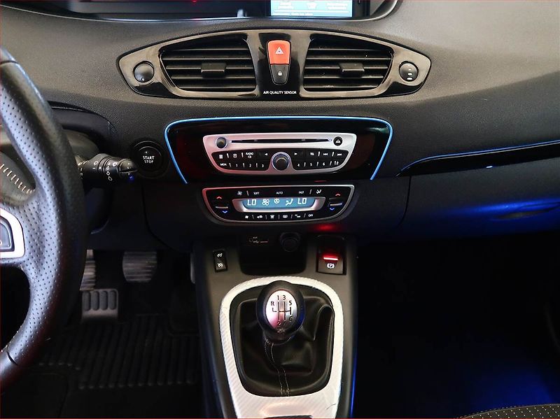 Renault Scénic (2012) 1.9 dCi, Serv.kniha, Navi - fotka 12 z 18