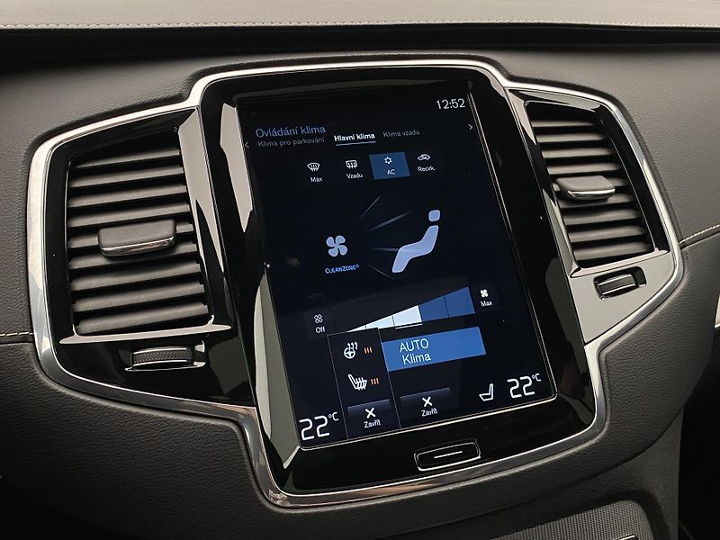 Volvo XC90 B5 AWD R-DESIGN REZERVACE - fotka 43 z 47