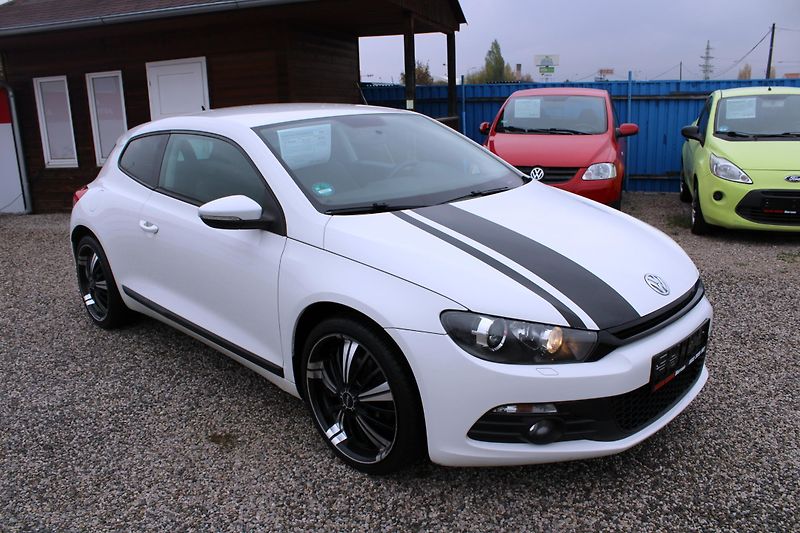 Volkswagen Scirocco (2009) 1,4TSI KLIMA XENONY ALU 19 - fotka 1 z 16