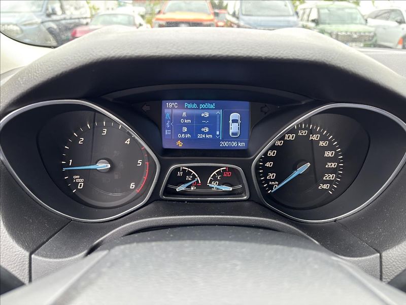 Ford Focus 2,0 TDCI 140k Titanium - fotka 22 z 36