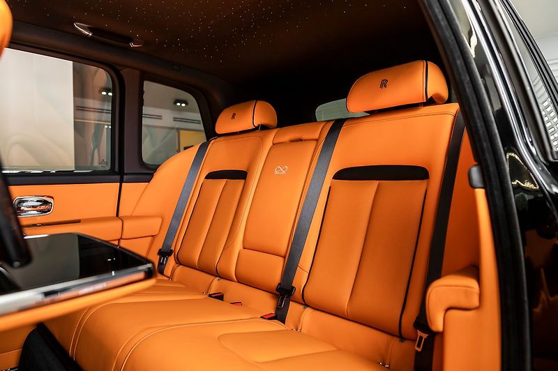 Rolls-Royce Cullinan Black Badge - fotka 8 z 25