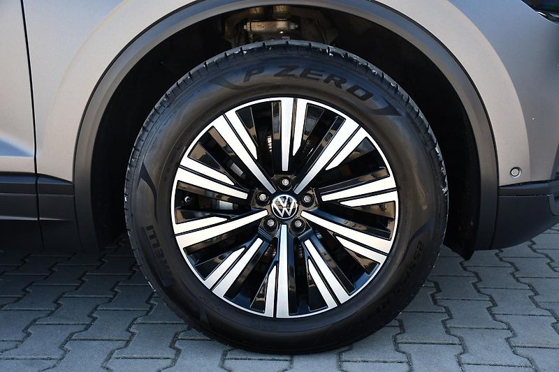Volkswagen Touareg 3.0TDI 2.SADA KOL ČR - fotka 49 z 54