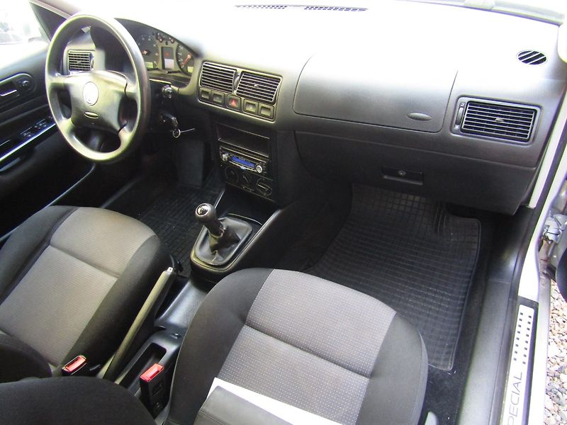 Volkswagen Golf (2002) 1.4 16V KLIMA FUNKČNÍ - fotka 14 z 34