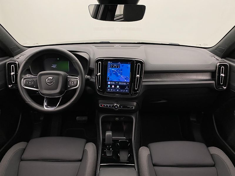 Volvo C40 PURE ELECTRIC RECHARGE PLUS - fotka 2 z 57