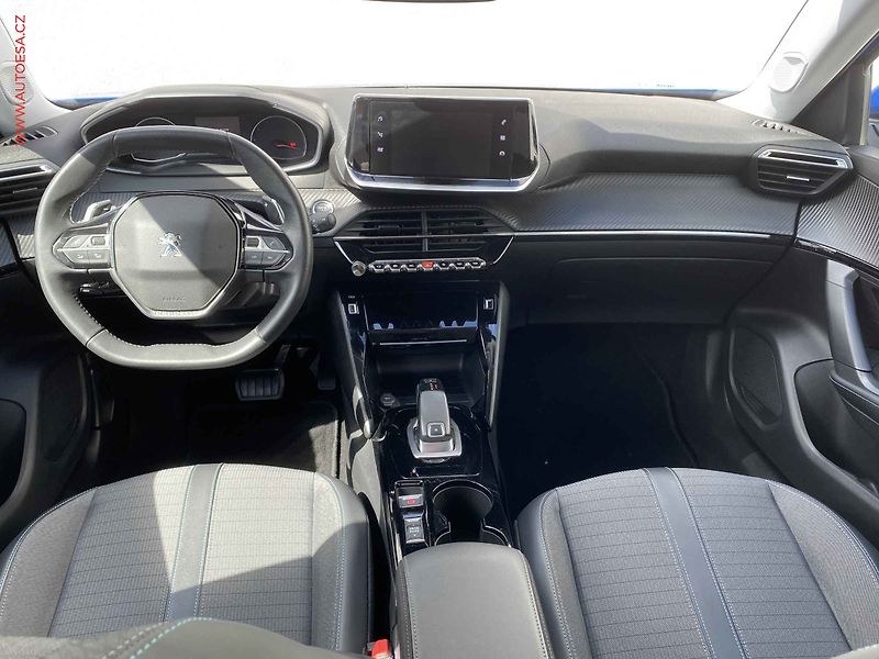 Peugeot 2008 (2021) 1.2 PT, Allure, AT, LED - fotka 8 z 18