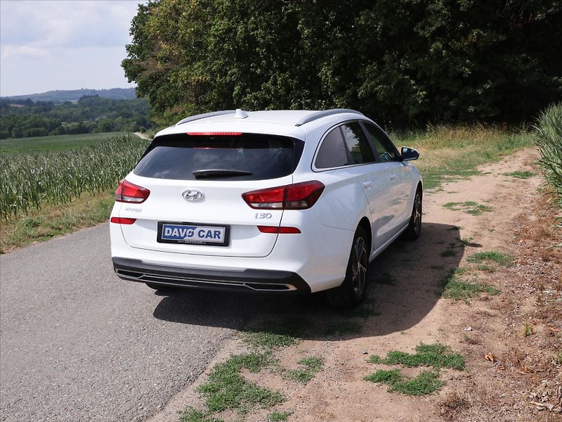 Hyundai i30 1,0 T-GDI 88kW Smart 1.Maj DPH - fotka 7 z 31