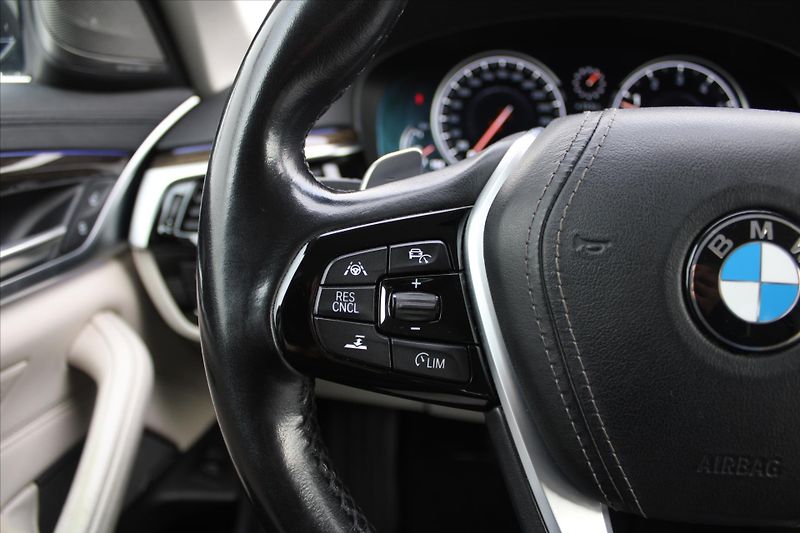 BMW Řada 5 540i xDrive 250kW LUXURY ČR - fotka 16 z 35