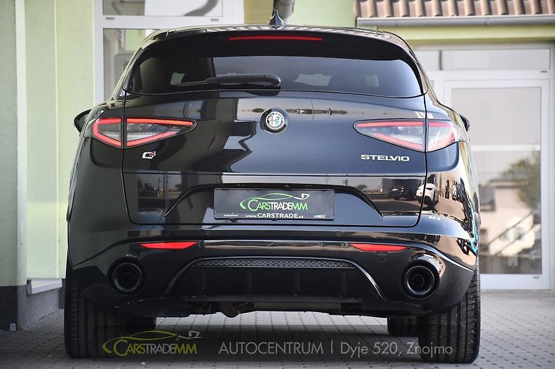 Alfa Romeo Stelvio 2.2D 16V 154kW Veloce AT8-Q4 - fotka 4 z 52