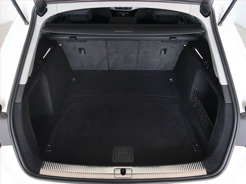Audi A4 (2016) 2.0 TDI, Navi, Bi-Xenony - fotka 13 z 14