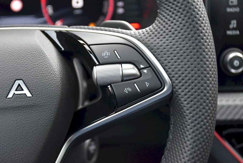 Škoda Kamiq (2025) Monte Carlo 1,0 TSI 85 kW 7° a - fotka 25 z 36