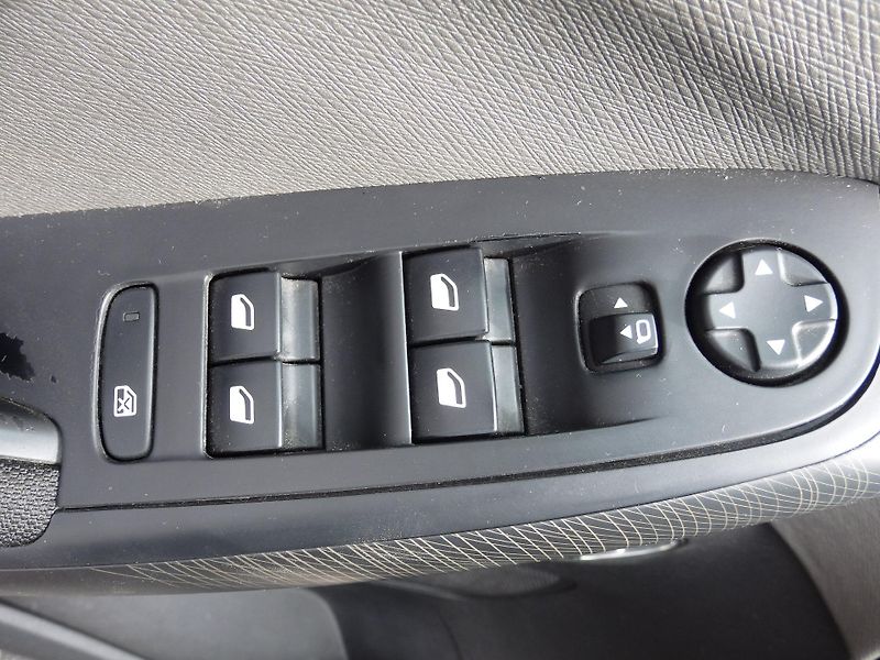 Citroën C4 Picasso (2014) 1.6HDi 85kw MAN6 Intensive - fotka 13 z 15