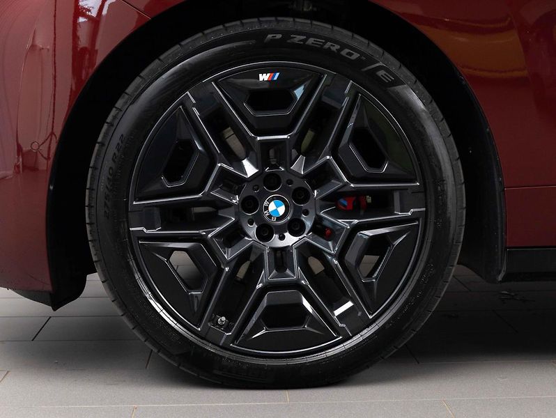 BMW iX xDrive45 - fotka 4 z 6