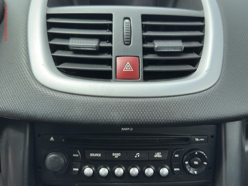 Peugeot 207 (2010) 1.4i, ČR, AC - fotka 12 z 14