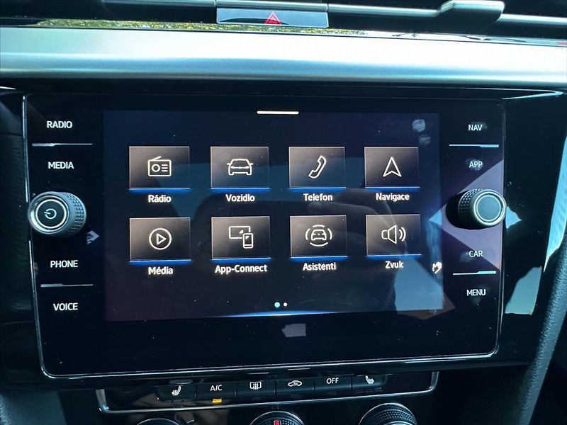 Volkswagen Arteon 2,0 TDI 110kW R-Line, ACC - fotka 33 z 41