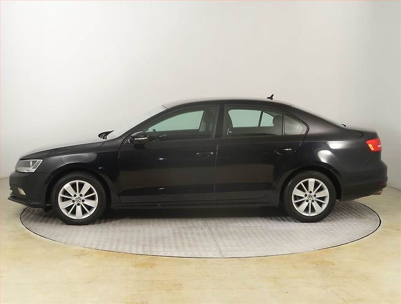 Volkswagen Jetta (2015) 1.2 TSI, Park. senzory - fotka 3 z 20