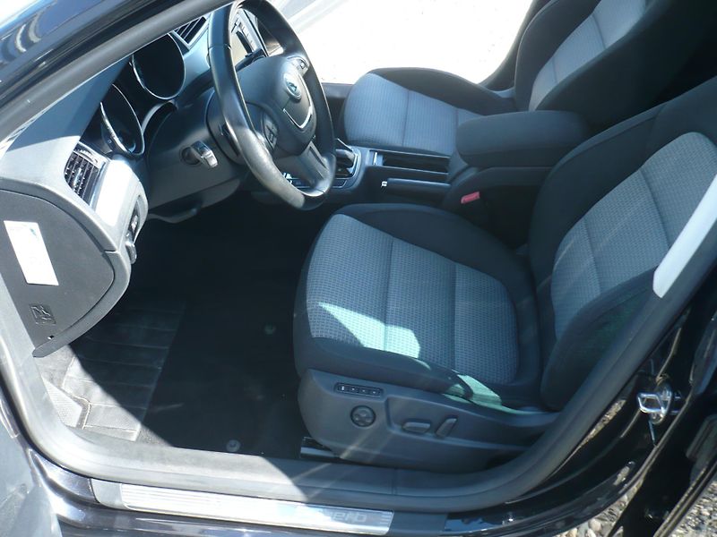 Škoda Superb 2.0TDI 103Kw Serviska DSG Klim - fotka 15 z 29