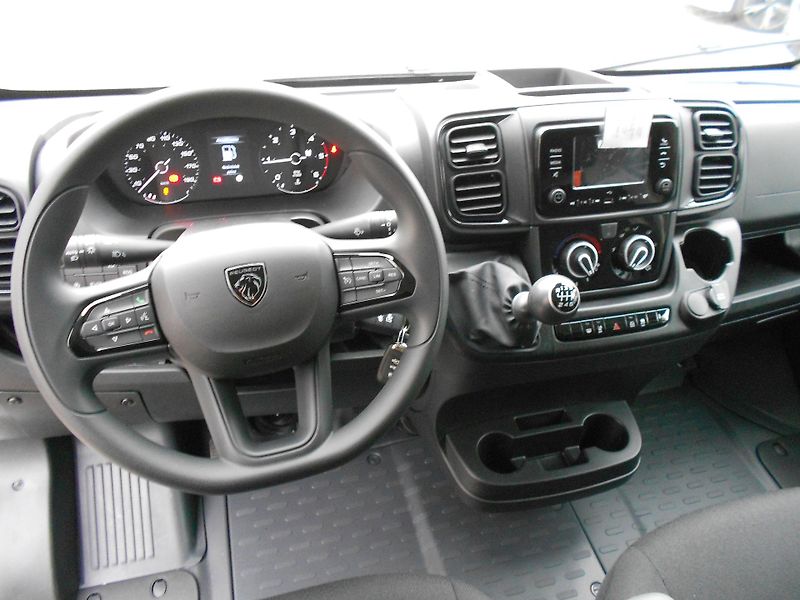 Peugeot Boxer 3500 L3H2 BlueHDi 140k - fotka 7 z 9
