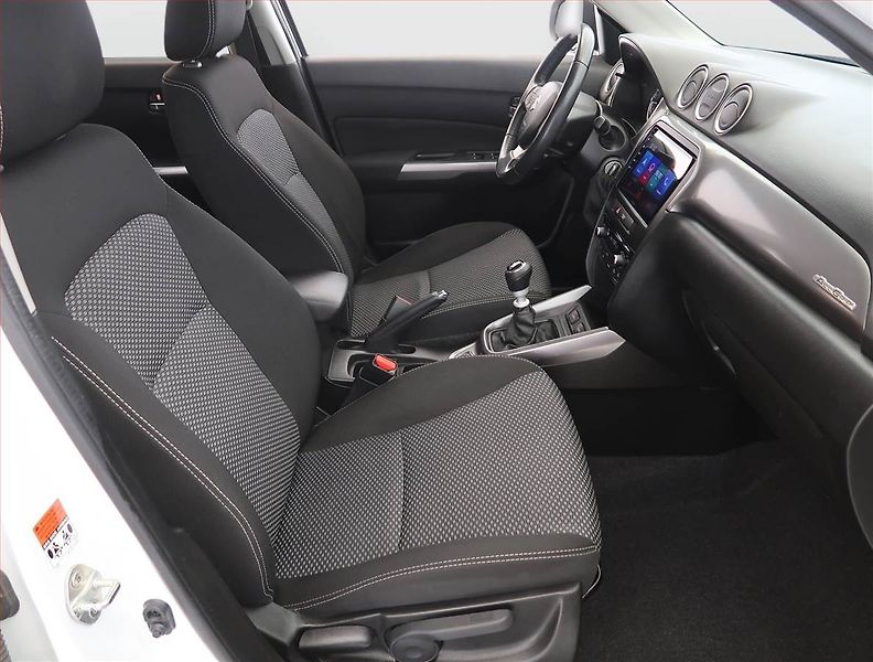Suzuki Vitara (2022) Premium 1.4 BoosterJet, 4X4 - fotka 9 z 23
