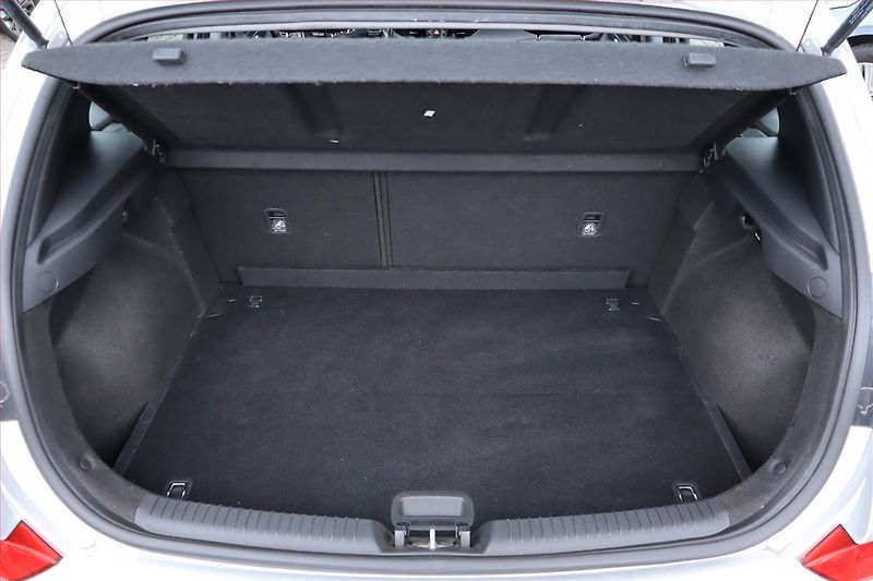 Hyundai i30 (2017) Comfort 1.4 CVVT, Serv.kniha - fotka 13 z 18