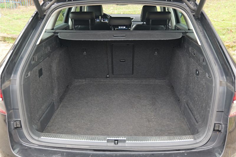 Škoda Superb TDI 110 kW Kůže Matrix Canton - fotka 35 z 38