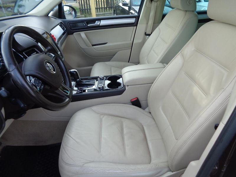 Volkswagen Touareg 3,0 TDI - fotka 11 z 16