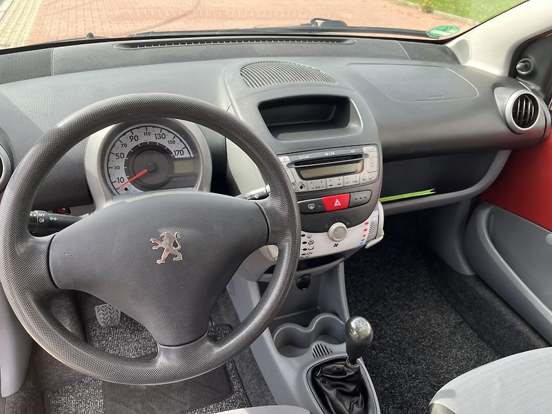 Peugeot 107 1.0 i 50 kW 1.Majitel - fotka 11 z 26