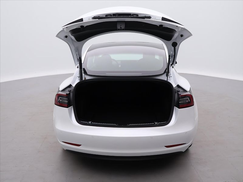 Tesla Model 3 Long Range 79kWh AWD sOH 93,3% - fotka 9 z 31