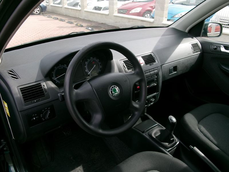 Škoda Fabia (2006) 1,4 16V KLIMA TAŽNÉ ALU - fotka 19 z 24