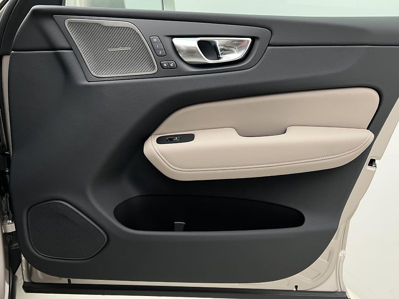 Volvo XC60 (2026) B5 AWD PLUS BRIGHT AUT - fotka 7 z 43
