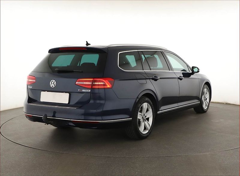 Volkswagen Passat (2016) 1.6 TDI, Kůže, Navi, Tempomat - fotka 5 z 16