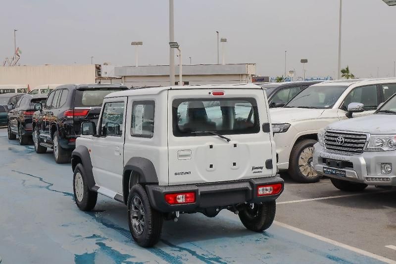 Suzuki Jimny (2025) Ve verzi Full Option - fotka 6 z 28