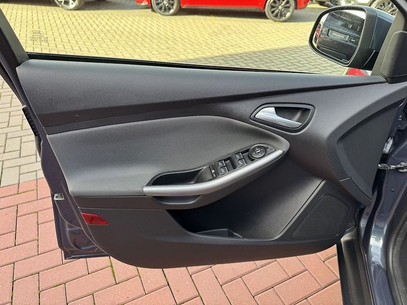 Ford Focus (2011) 1.6i Ti-VCT Klima Servis - fotka 24 z 50