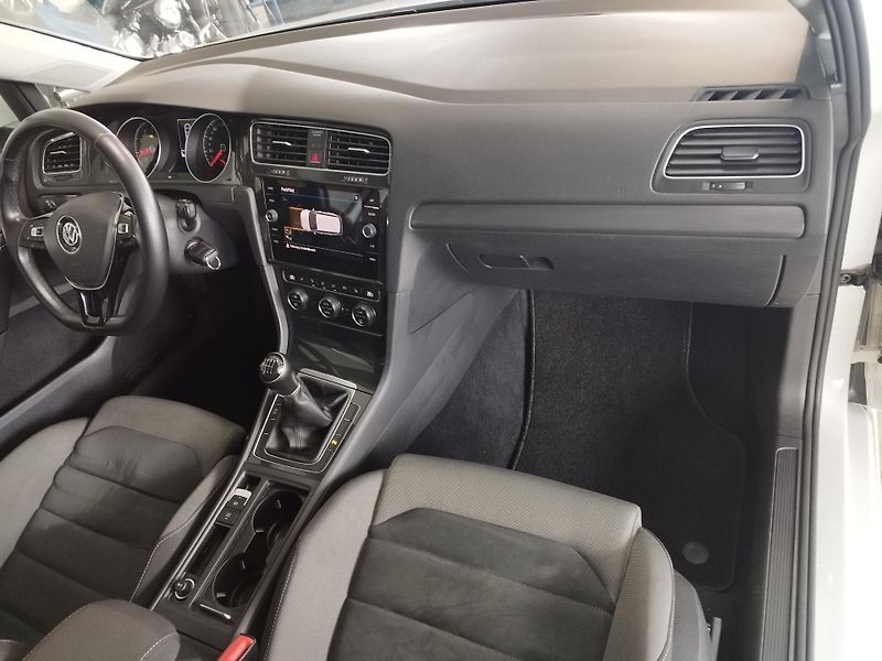 Volkswagen Golf (2017) TSI,92KW,FULL,LED,19ALU,TAŽNÝ - fotka 19 z 39