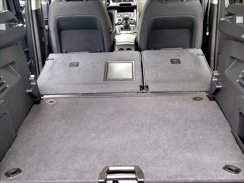 Peugeot 3008 1,6 b-HDi NAVi*SERV.KNÍŽKA* - fotka 17 z 43