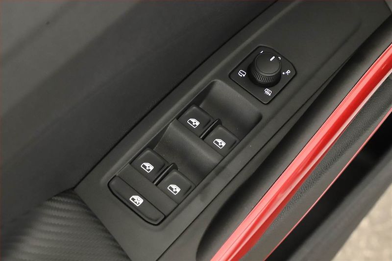 Škoda Fabia (2025) 1.0 TSI, Monte Carlo, FullLed - fotka 10 z 15