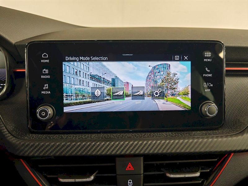 Škoda Kamiq (2025) 1.0 TSI 85 kW DSG Monte Carlo - fotka 11 z 29